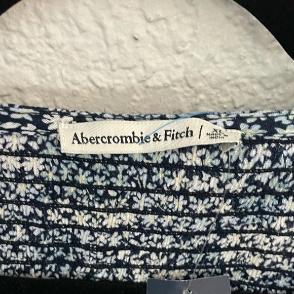Abercrombie & Fitch blouse - Picture 2 of 8